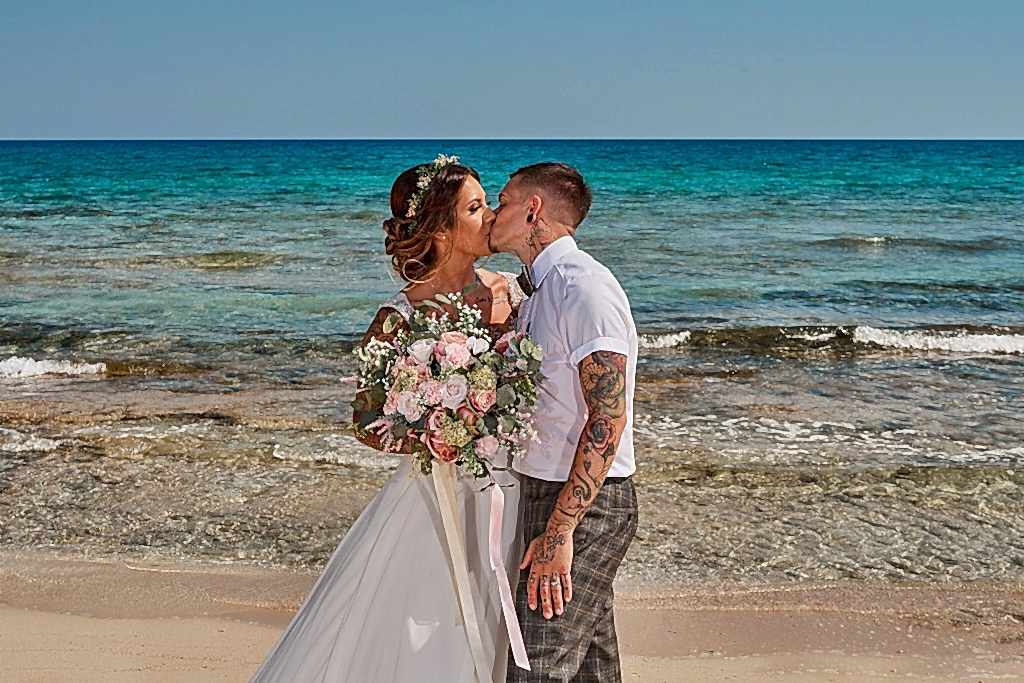 Over 20 tips for coping with the heat at your Cyprus summer wedding 1 Over 20 tips for coping with the heat at your Cyprus summer wedding