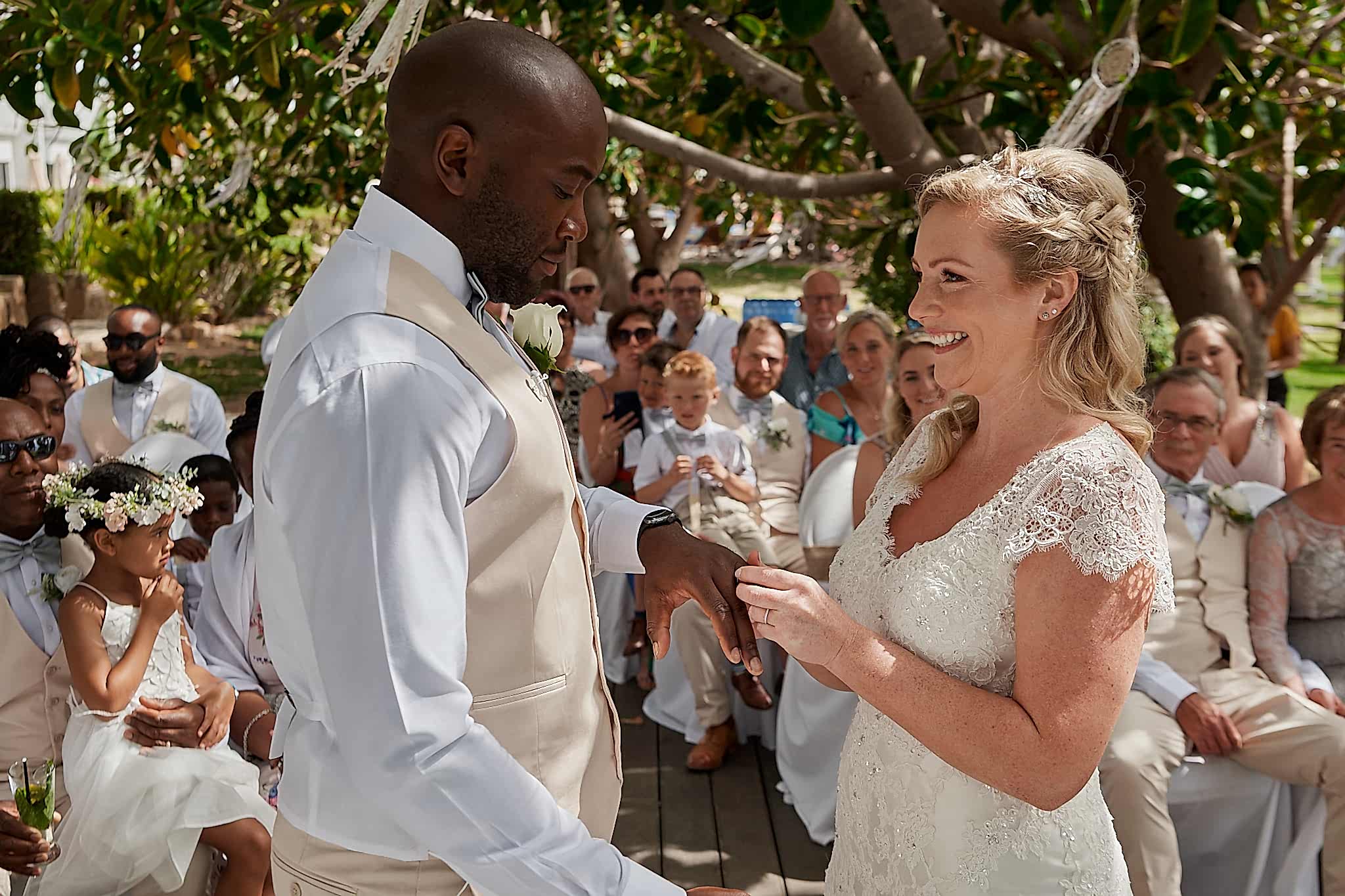Swipe right for Rachael and Theo’s fun filled dreamcatcher wedding // May 2019 // Photography and Videography 1 Swipe right for Rachael and Theo’s fun filled dreamcatcher wedding // May 2019 // Photography and Videography