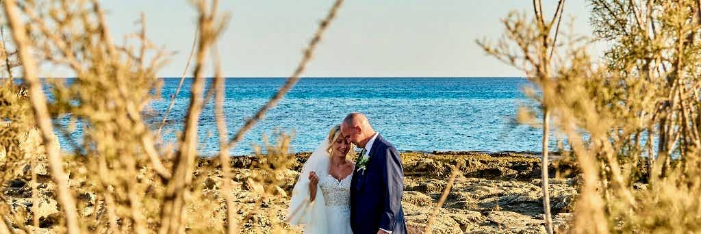 How to keep guests happy during your couple photoshoot and sunset shoot 1 How to keep guests happy during your couple photoshoot and sunset shoot